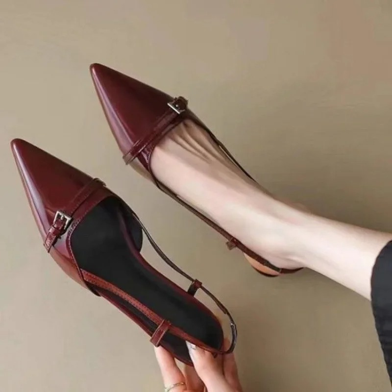 صنادل نسائية عصرية بكعب منخفض  - مراجعة Sandals وسعره